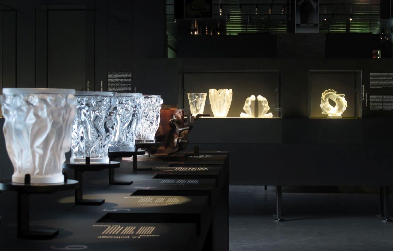 Musée Lalique - die einzelnen Herstellungsschritte der Vase "Bacchantes"(c) musée Lalique