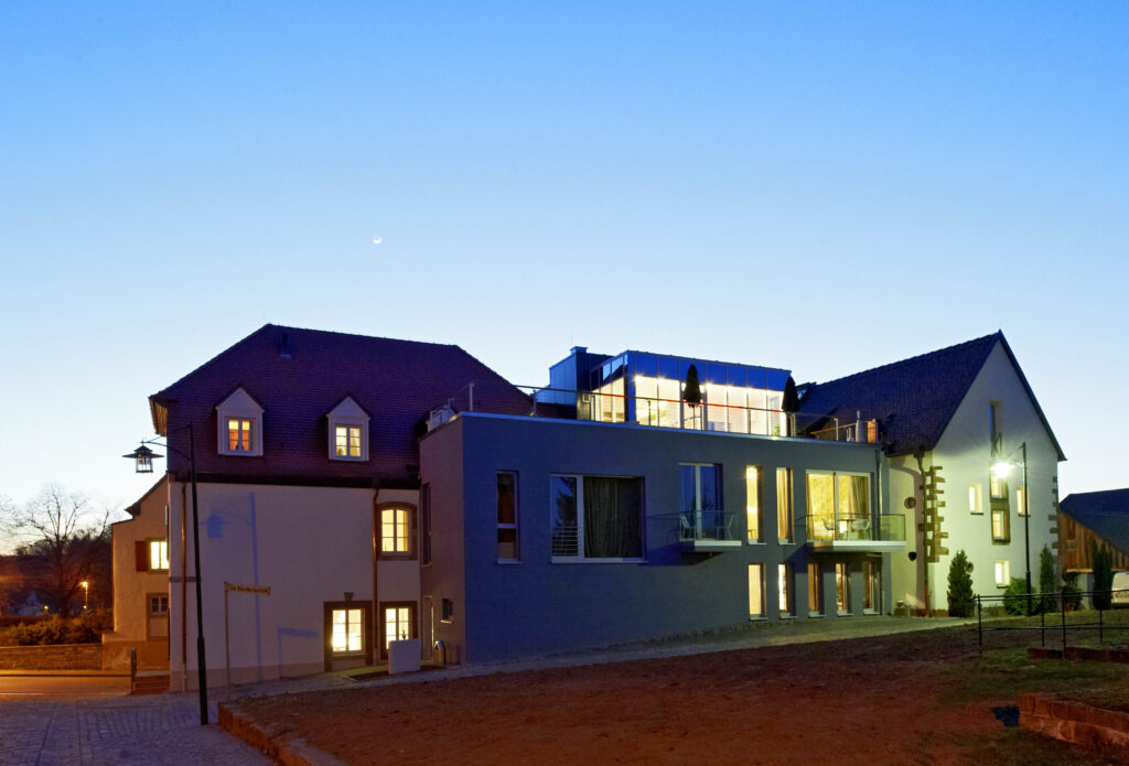 Im das LÖSCH – das etwas andere Boutiquehotel feiern Paare exklusiv für sich. Es verbindet zwei historische Gebäude mit einem modernen Mittelbau.